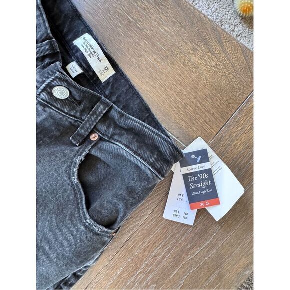 NWT Abercrombie and Fitch Curve Love The Straight Ultra High Rise Size 26 / 2R - Picture 3 of 8